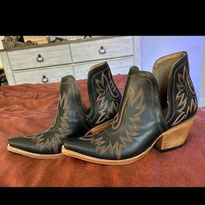 Ariat ankle boots size 10 brand new